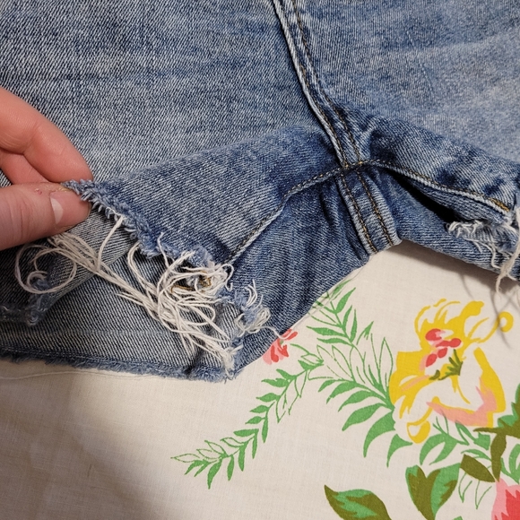 Gap rainbow stitch distressed denim shorts - Picture 5 of 13